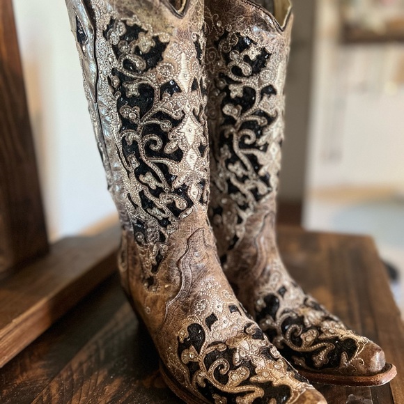 Embroidered Western Boots - Picture 1 of 3